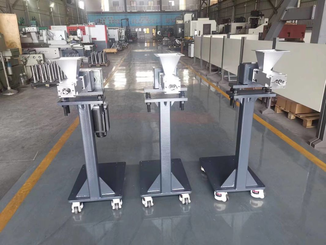 কো-রোটেটিং টুইন স্ক্রু এক্সট্রুডার মেশিন পার্টস শ্যাফ্ট স্ক্রু সেগমেন্ট ব্যারেল এবং সাইড ফিডার